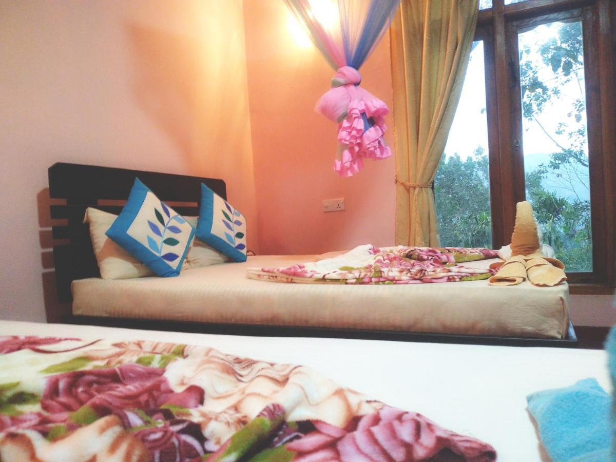 Ella Summer Lesser ภายนอก รูปภาพ