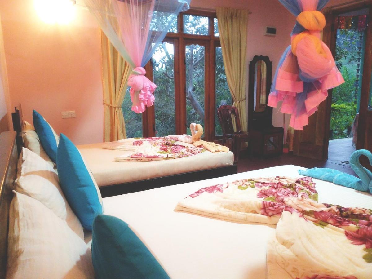 Ella Summer Lesser ภายนอก รูปภาพ
