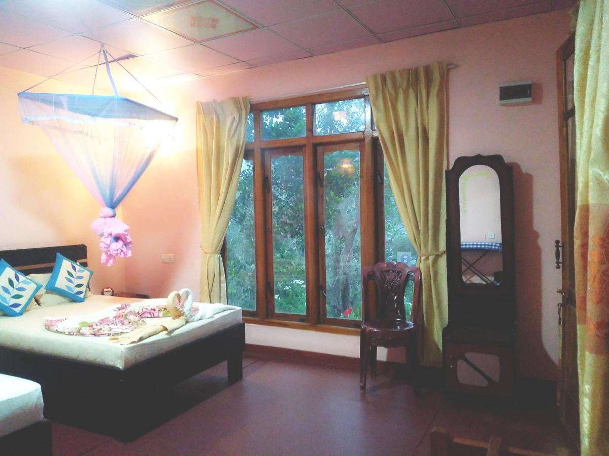 Ella Summer Lesser ภายนอก รูปภาพ
