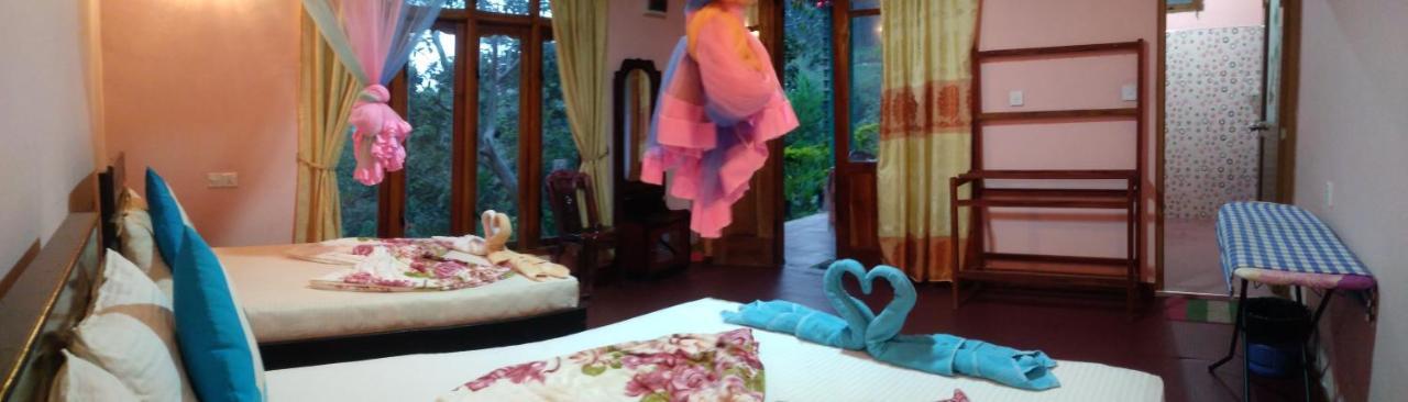 Ella Summer Lesser ภายนอก รูปภาพ